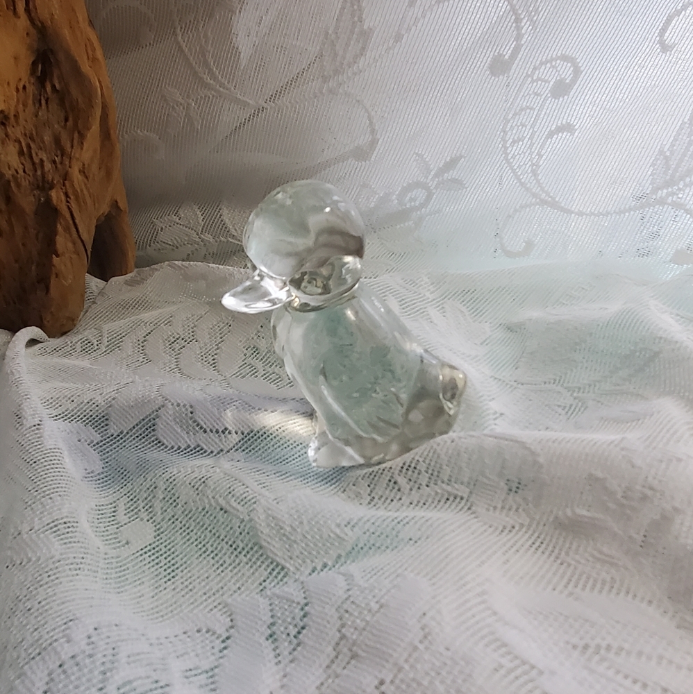 Cute vintage Fenton glass duck